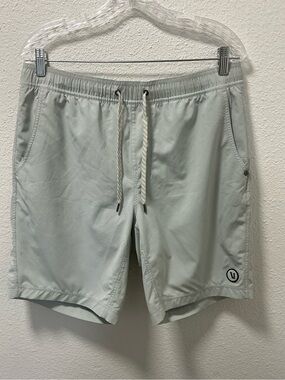 Vuori Men’s Kore Lined Athletic Shorts Gray size Large